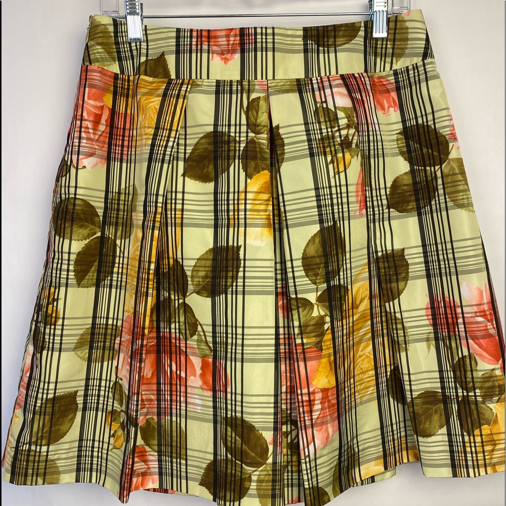 Ella is floral pattern skirt A-Line mini size 8